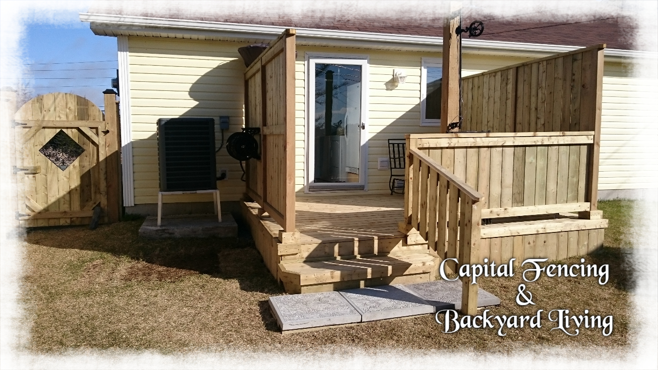 Deck with 2 privacy sections and a close-line post